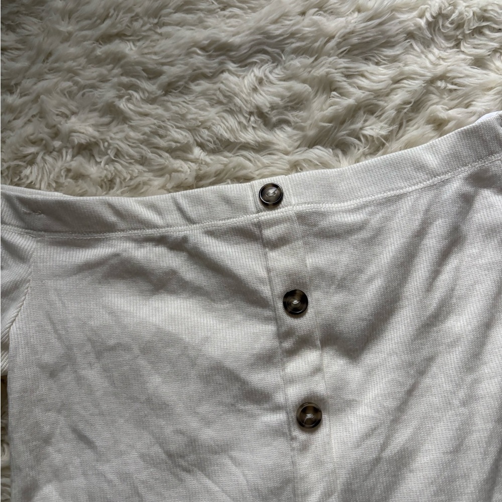 Off-Shoulder Buttoned White Crop Top - image 2